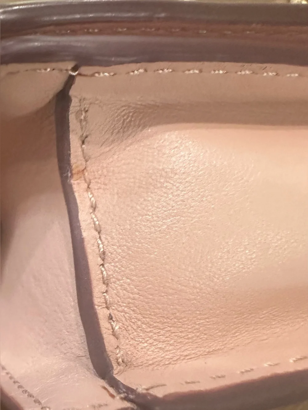 Authentic Marc Jacobs Blush Pink Leather Crossbody with Gold Logo - Picture 16 of 16